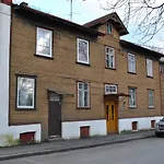 Silver\'S Apartment